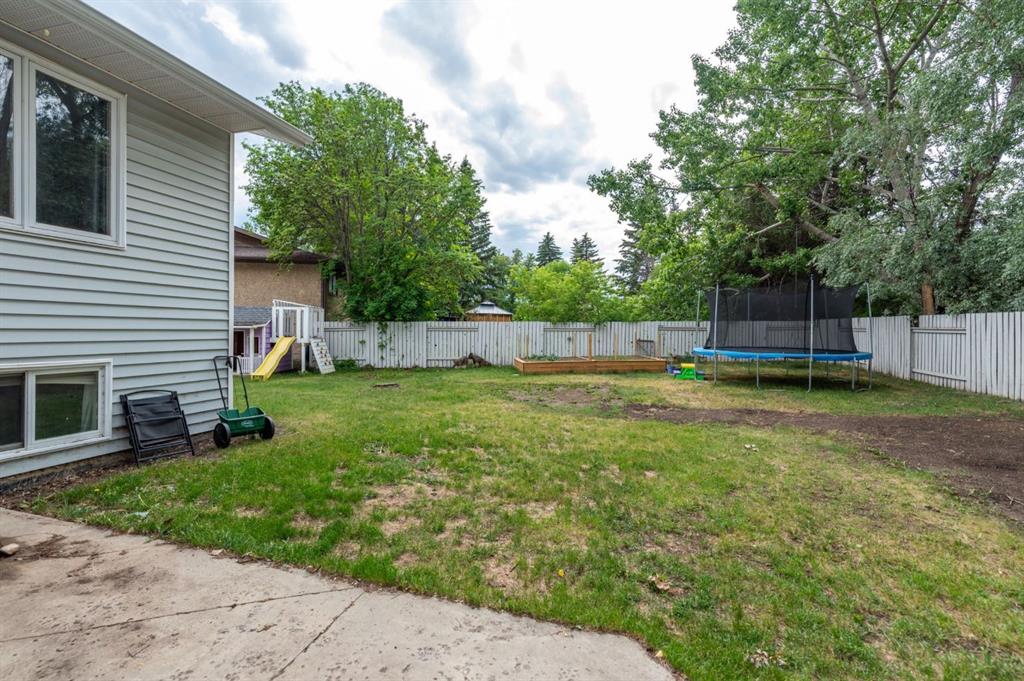 4606 33 Street Property Photo 43