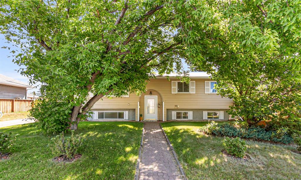 634 Macewan Drive Property Photo 1