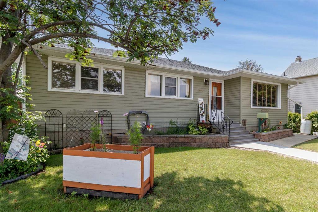 4919 48 Street Property Photo 2