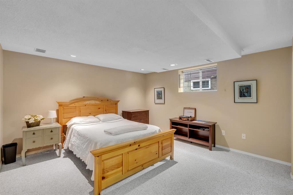 34 Evergreen Terrace Property Photo 32