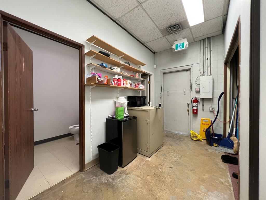 622 50 Street Property Photo 6