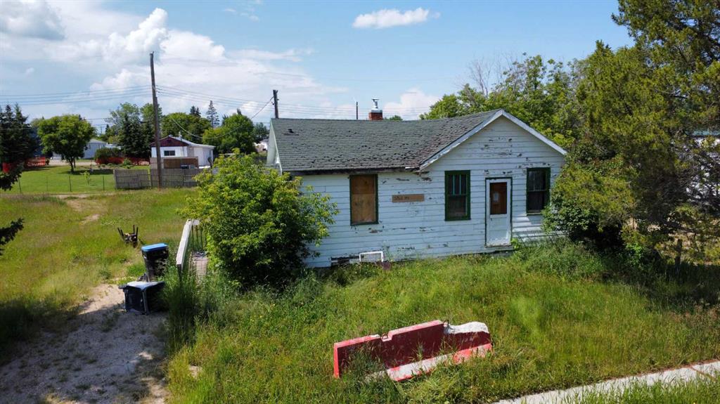 5262 49 Street Property Photo 1