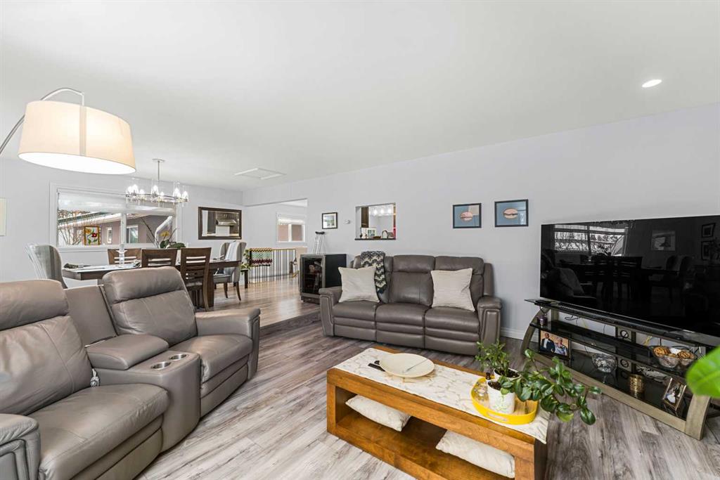 323 Alcott Crescent Property Photo 14