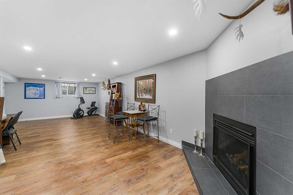 323 Alcott Crescent Property Photo 28