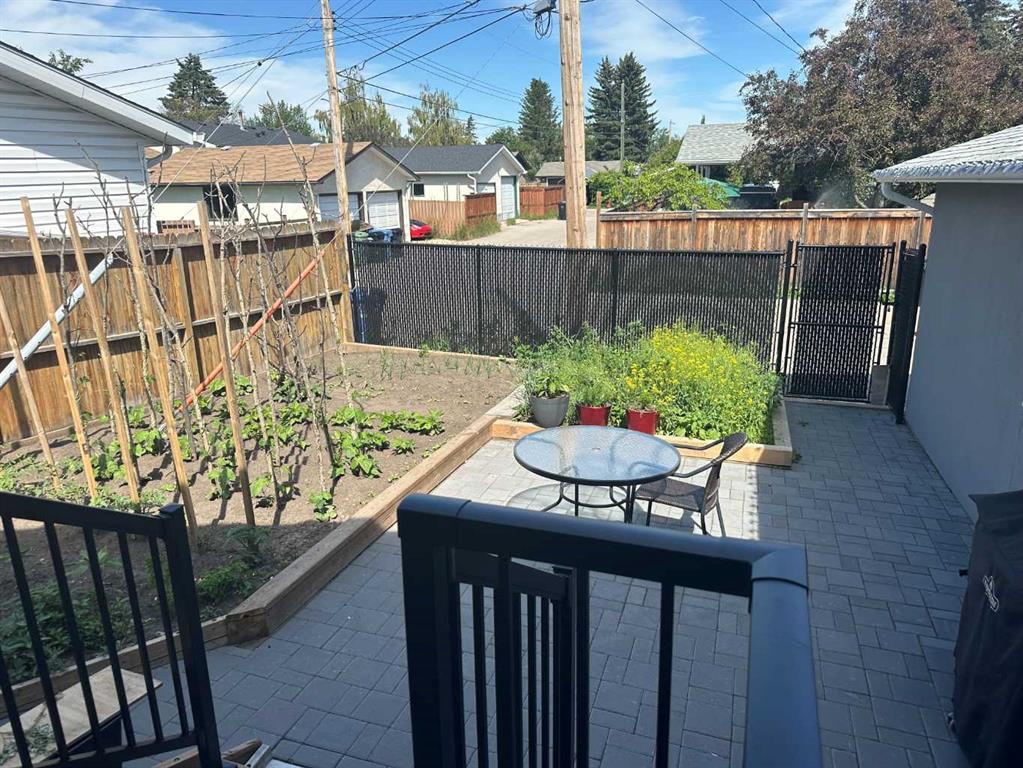 323 Alcott Crescent Property Photo 34