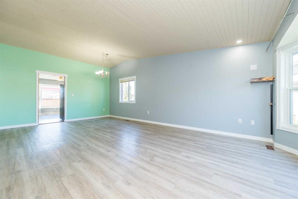 9625 64 Avenue Property Photo 4