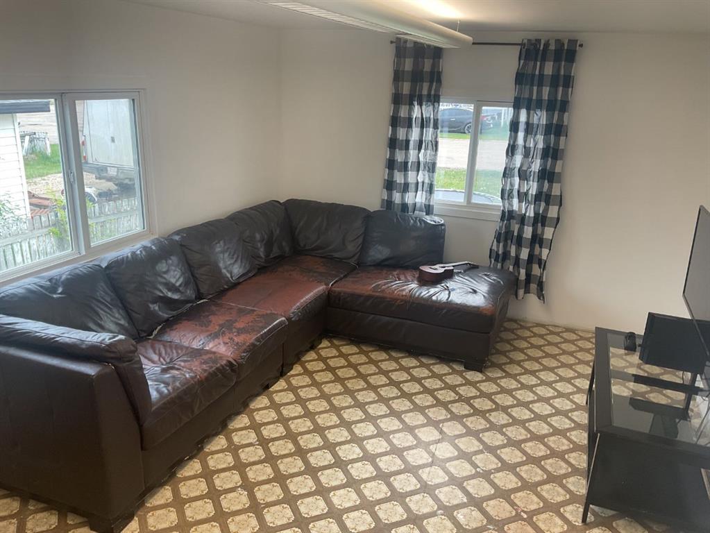 9515 99 Street Property Photo 2