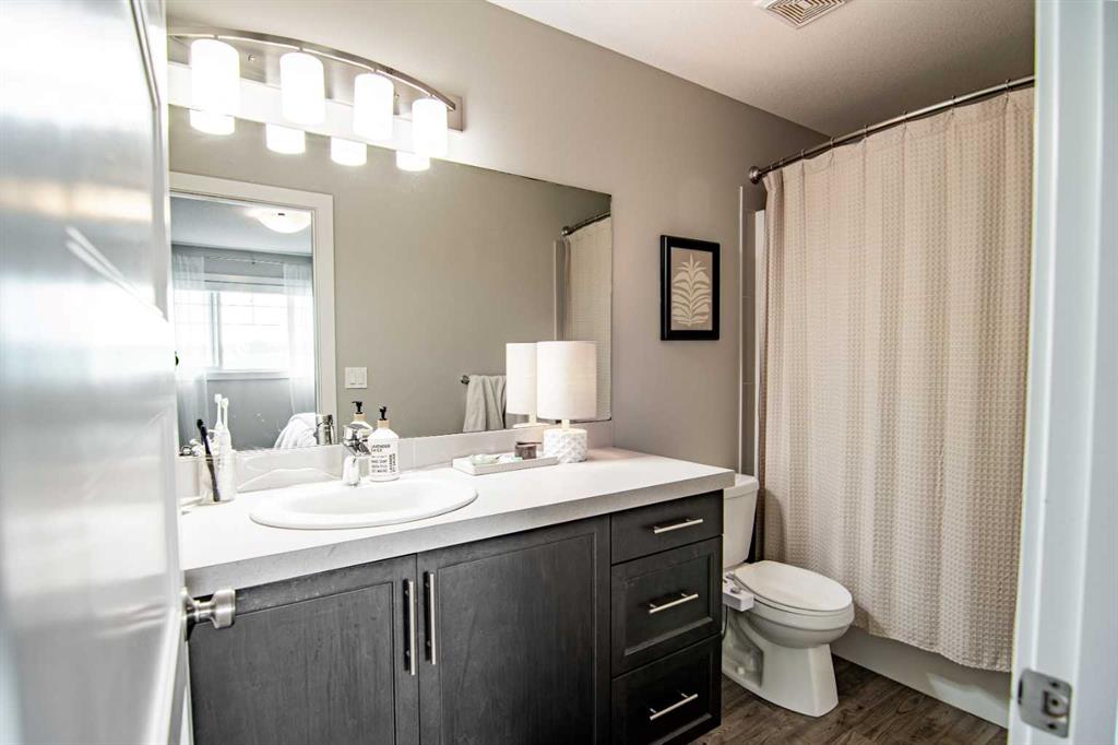 566 Robinson Avenue Property Photo 33