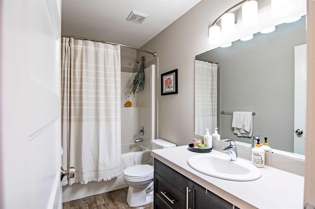 566 Robinson Avenue Property Photo 37