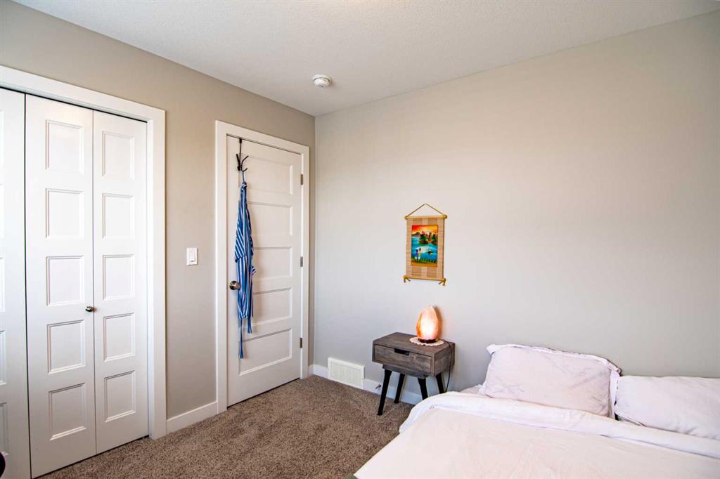 566 Robinson Avenue Property Photo 43