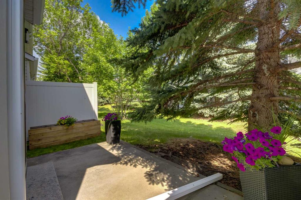 16 Millrise Green Property Photo 1