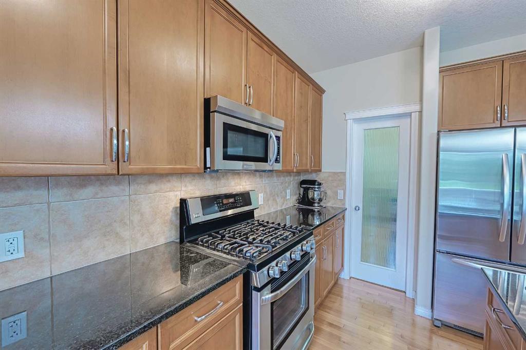 275 Silverado Plains Close Property Photo 16