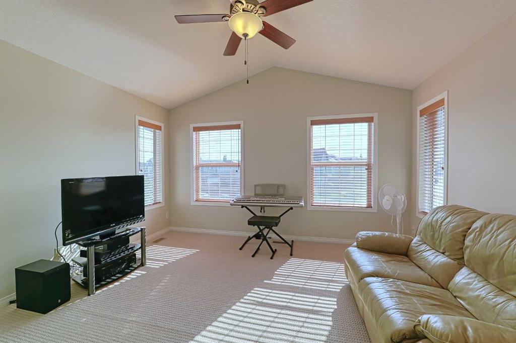 275 Silverado Plains Close Property Photo 22