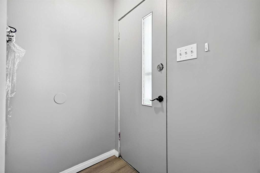 3122 42 Street Property Photo 4