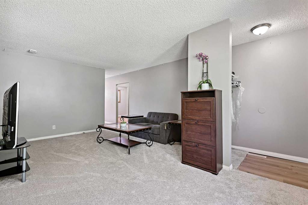 3122 42 Street Property Photo 5