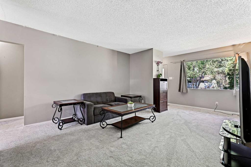3122 42 Street Property Photo 6