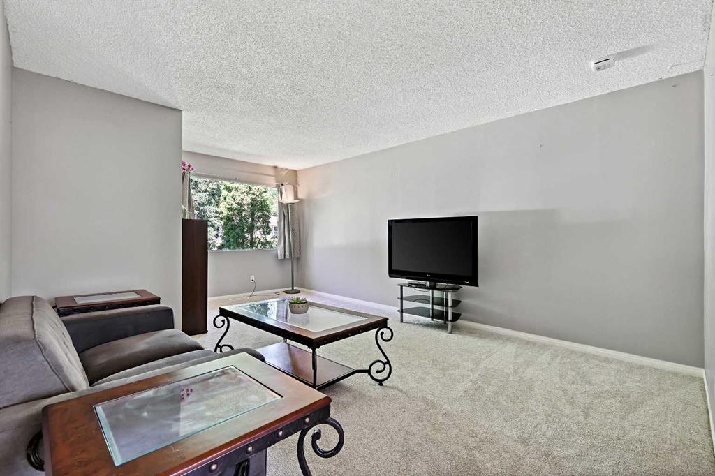 3122 42 Street Property Photo 7