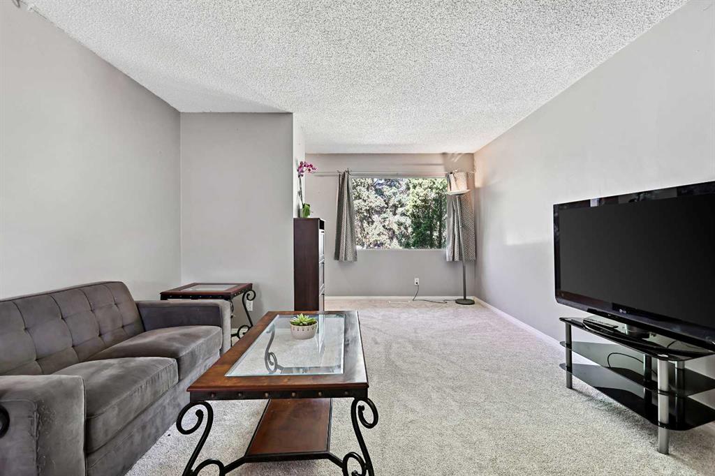 3122 42 Street Property Photo 8