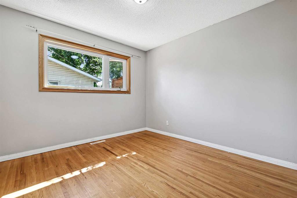 3122 42 Street Property Photo 16