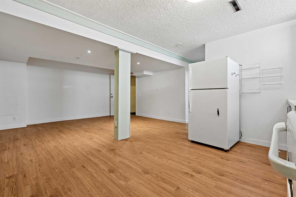 3122 42 Street Property Photo 22