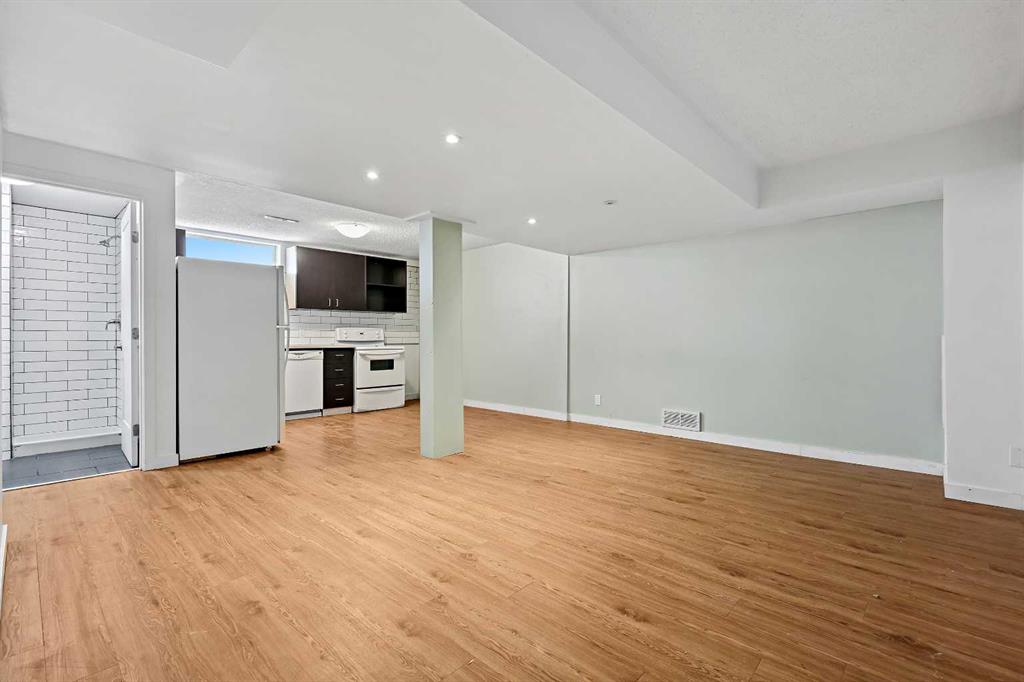 3122 42 Street Property Photo 23