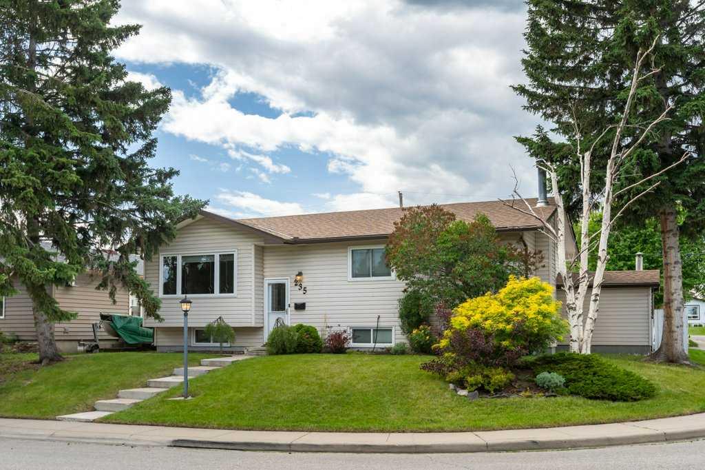 235 Allan Crescent Property Photo 1