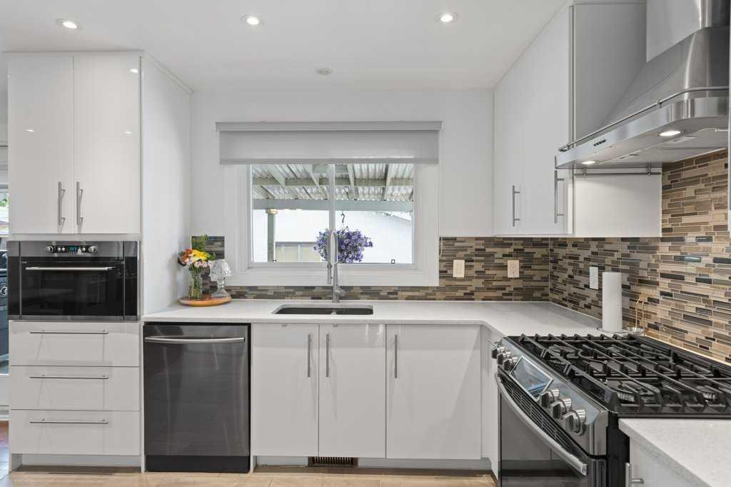 235 Allan Crescent Property Photo 9