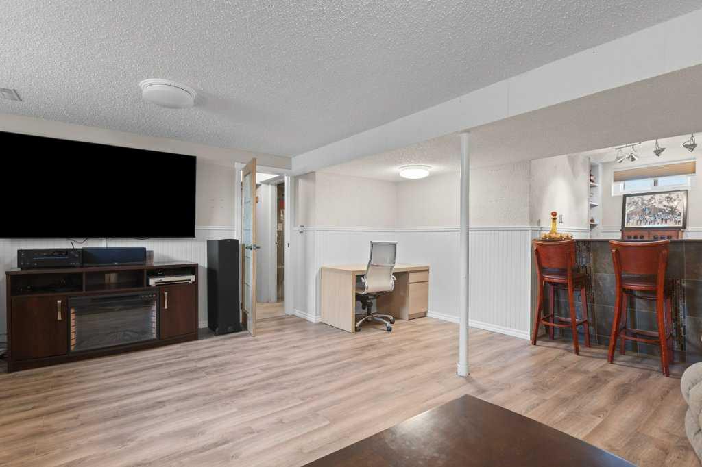 235 Allan Crescent Property Photo 22