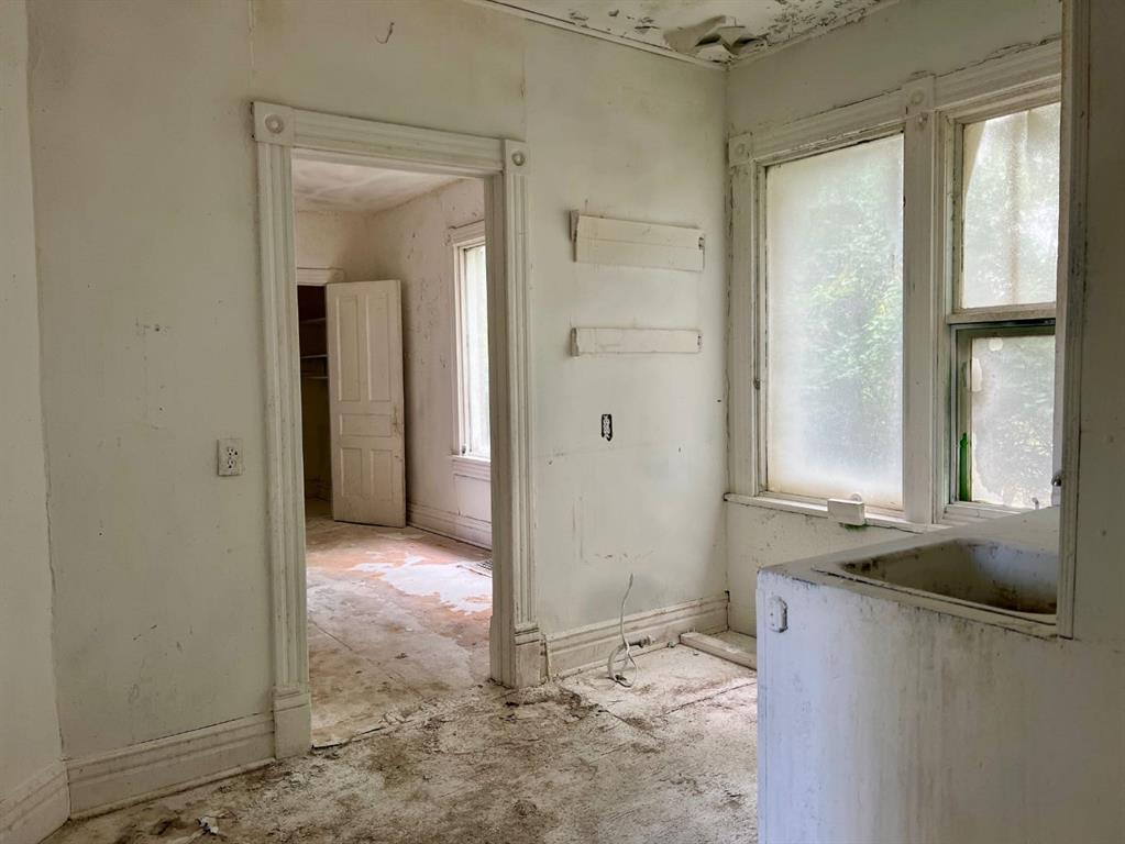 992 Lawrence Street Property Photo 8