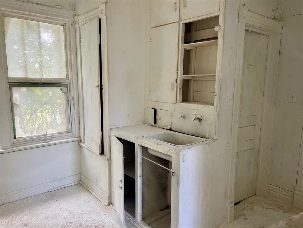 992 Lawrence Street Property Photo 9