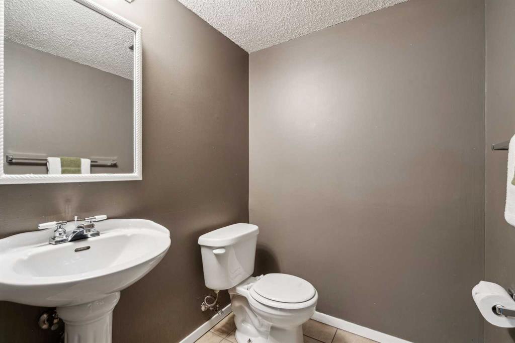 3200 60 Street 11 Property Photo 8