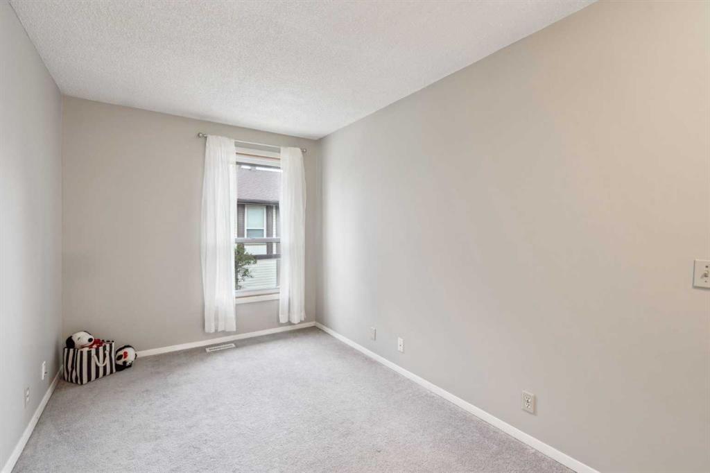 3200 60 Street 11 Property Photo 10