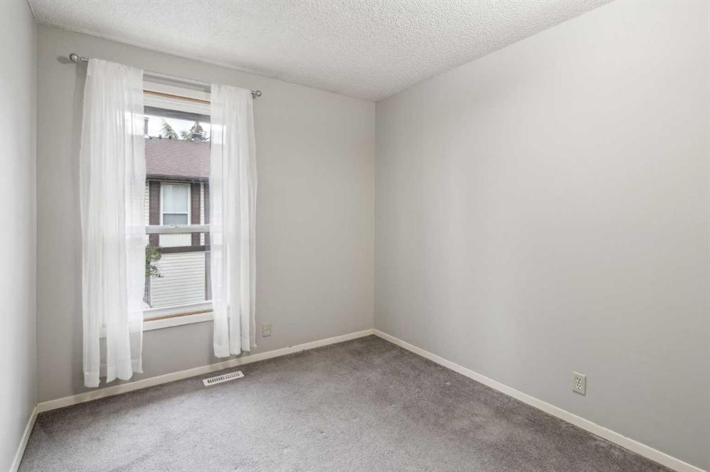 3200 60 Street 11 Property Photo 14