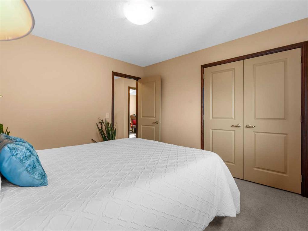 248 Aspenmere Close Property Photo 25