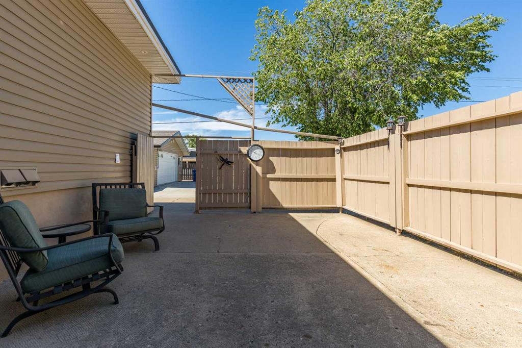 202 7 Street Property Photo 32