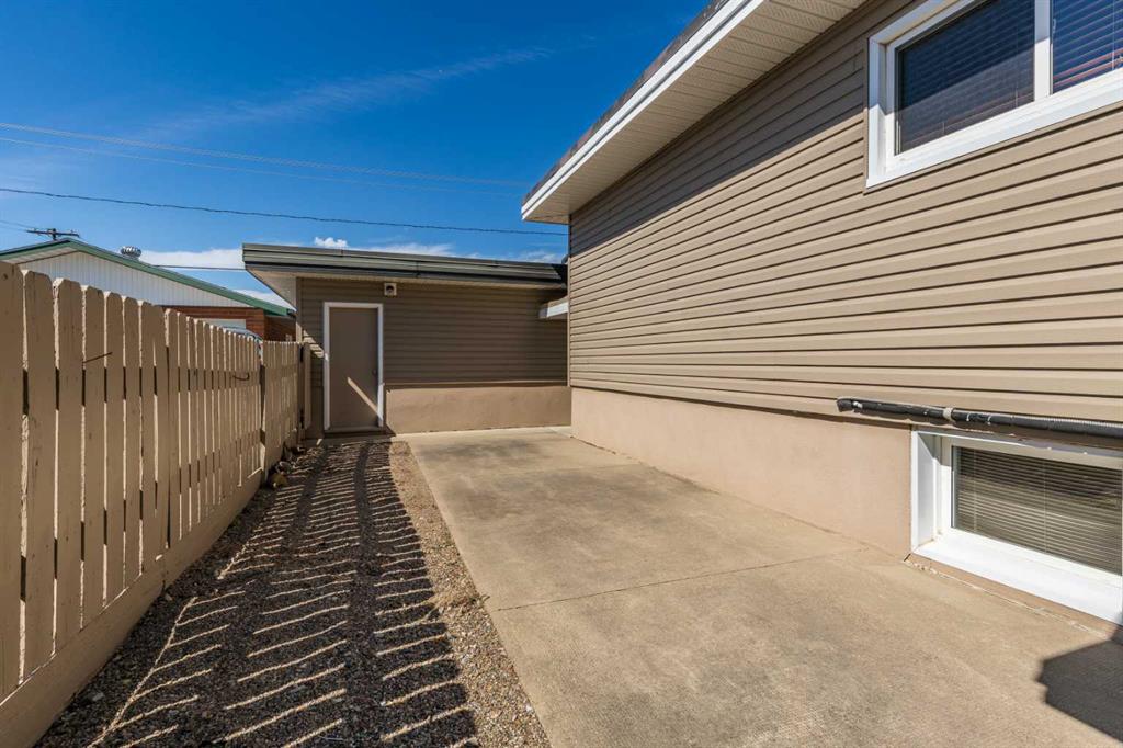 202 7 Street Property Photo 37