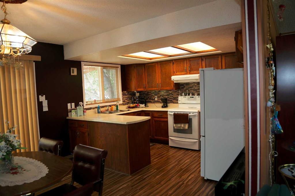 2322 86a Street Property Photo 2