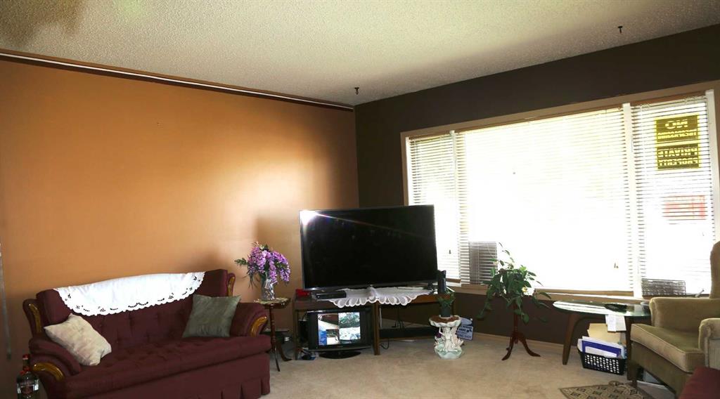 2322 86a Street Property Photo 4