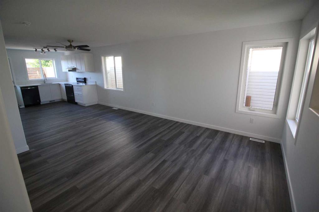 2 Hansen Close Property Photo 6