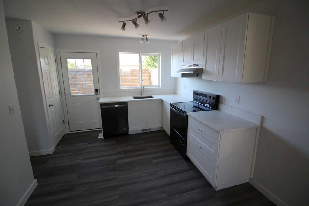2 Hansen Close Property Photo 8