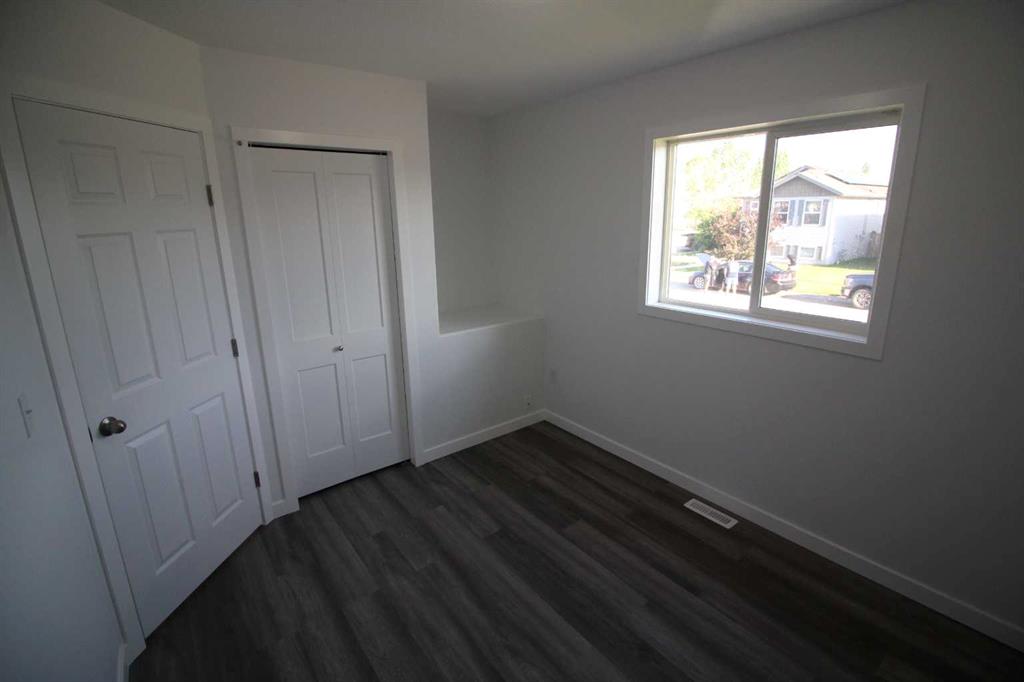 2 Hansen Close Property Photo 11