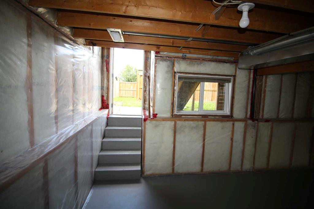 2 Hansen Close Property Photo 27