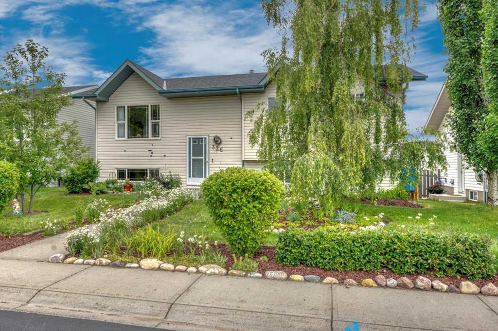 325 Strathford Boulevard Property Photo 1