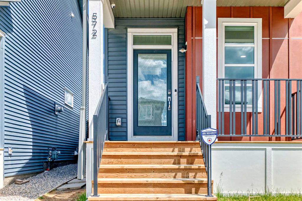 572 Lawthorn Way Property Photo 3
