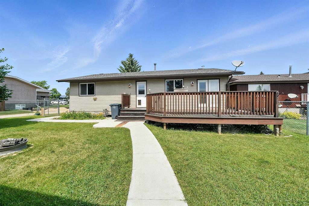4725 56 Avenue Property Photo 2