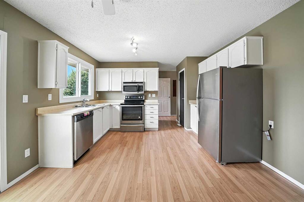 4725 56 Avenue Property Photo 5