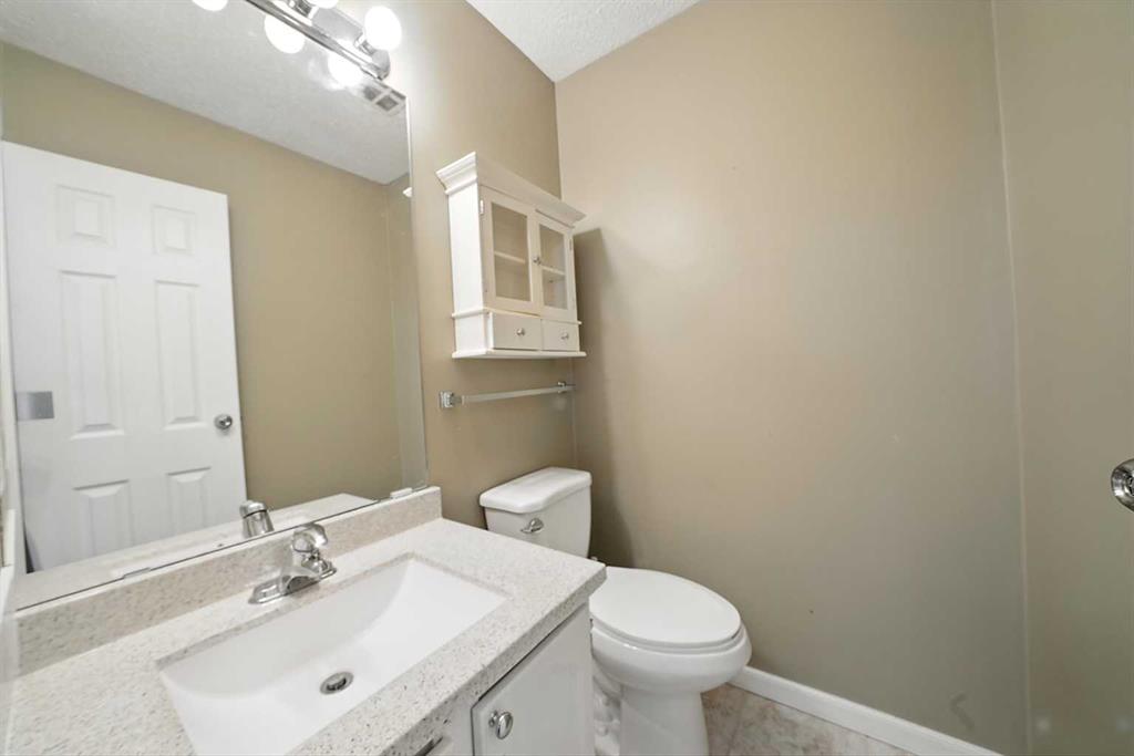 4725 56 Avenue Property Photo 8