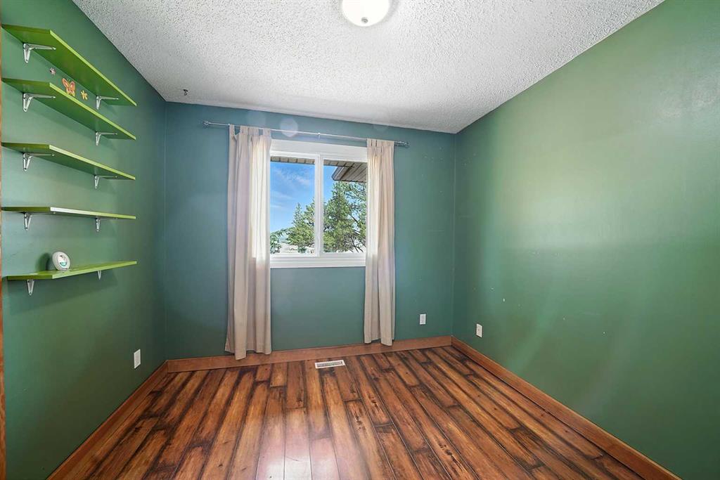 4725 56 Avenue Property Photo 9