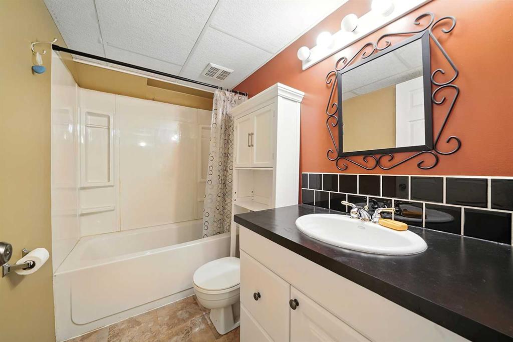 4725 56 Avenue Property Photo 13