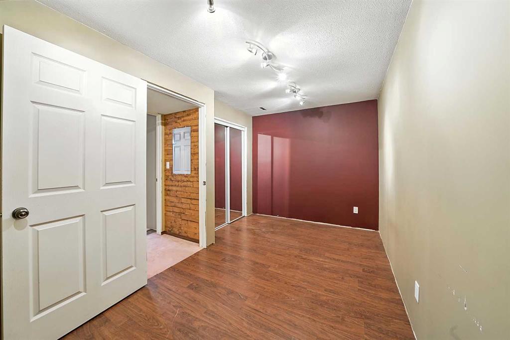 4725 56 Avenue Property Photo 16
